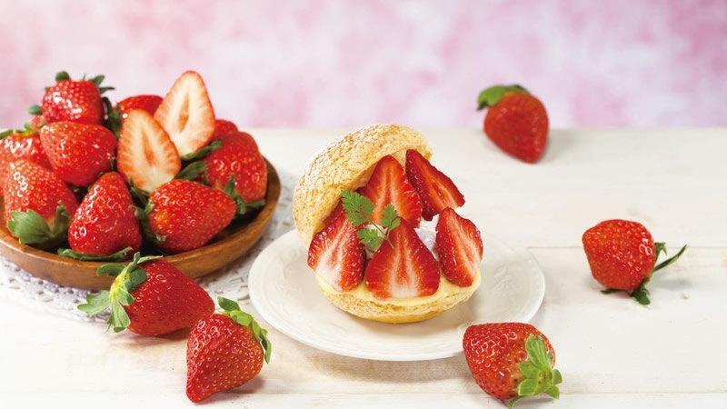 くら寿司 いちごのシュークリーム