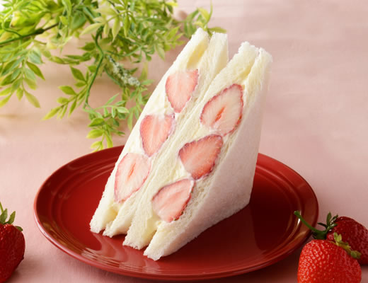 Uchi Café×八天堂 かすたーど苺サンド