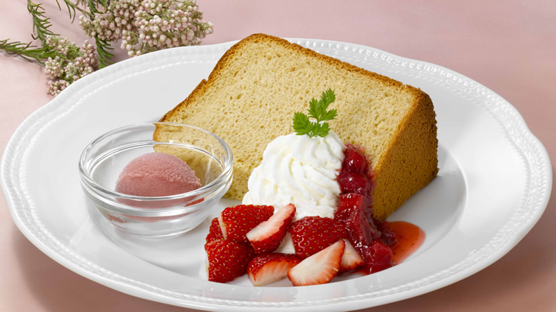 紅茶のシフォンケーキ~苺のソルベ添え~