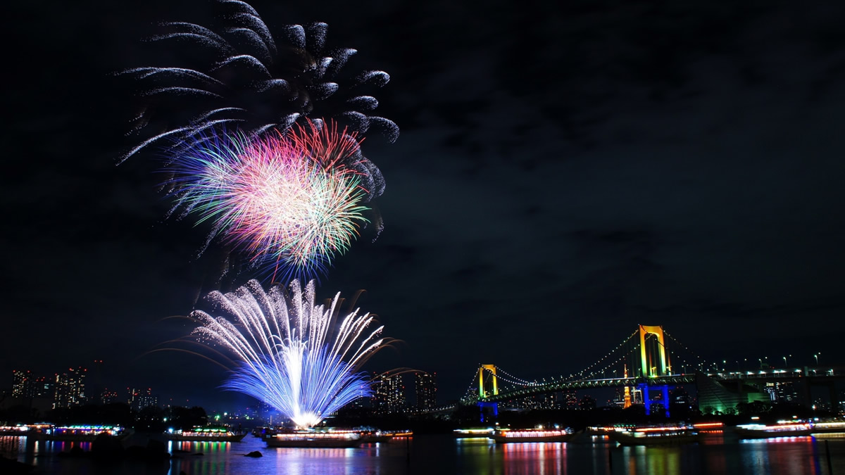 東京 お台場レインボー花火22 3年ぶりの開催 12月の毎週土曜日 19時から5分間打ち上げ