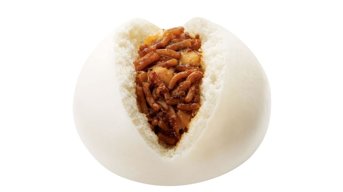 ファミマの中華まん「日清焼そばU.F.O.監修 モンスター焼そばまん」