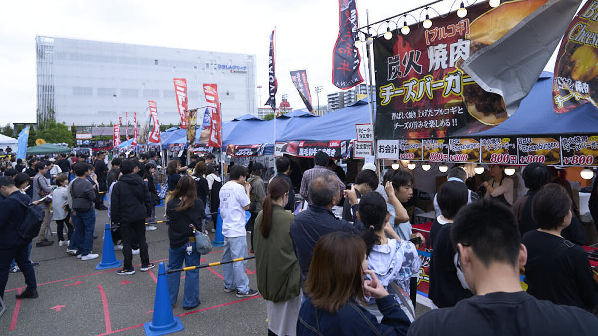 肉ハジケテ、音シタタル。ニクオン