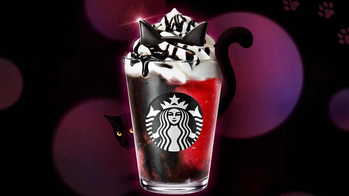 スターバックス「アサイー ベリー フラペチーノ(黒猫フラペチーノ)」