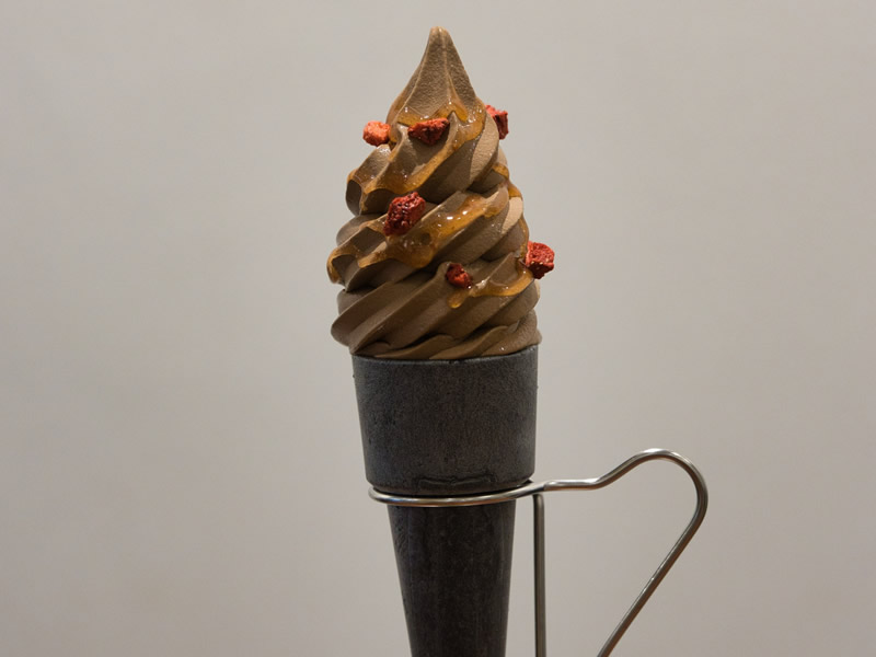 〈アンフィニ〉能登産いちごのチョコソフト