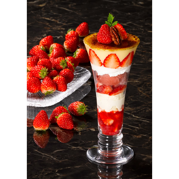 苺のブリュレパフェ