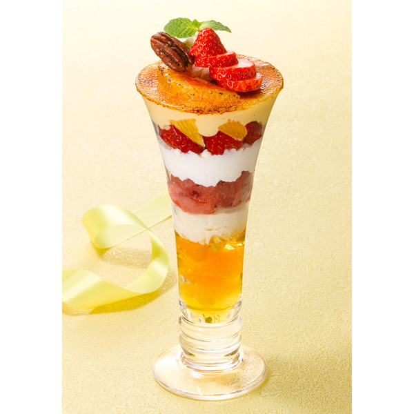 苺と不知火のブリュレパフェ